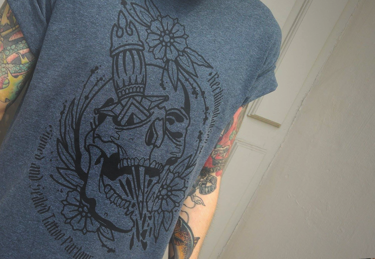 Skull and Dagger-Shirt